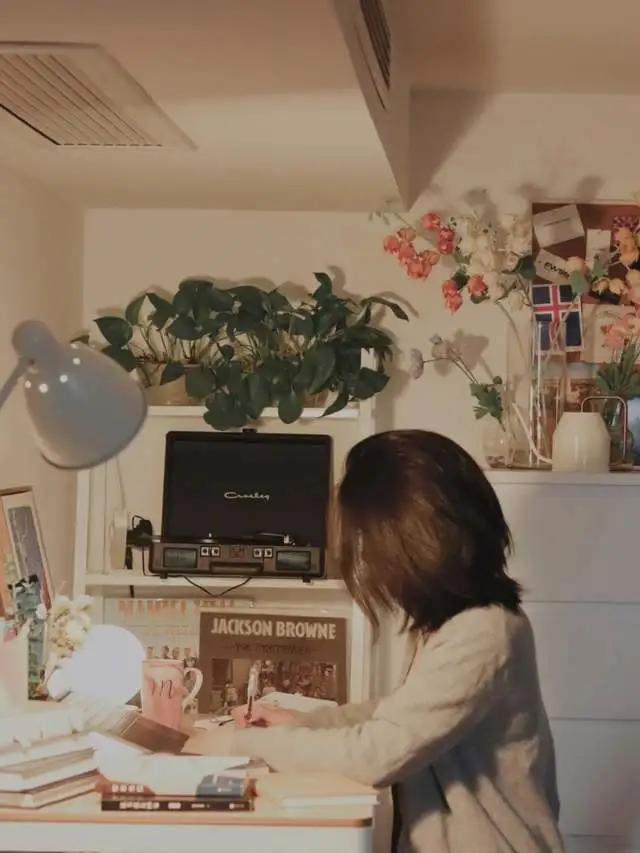 配饰越老越迷人的女人,大多数都有这五个习惯,优雅气质让人羡慕