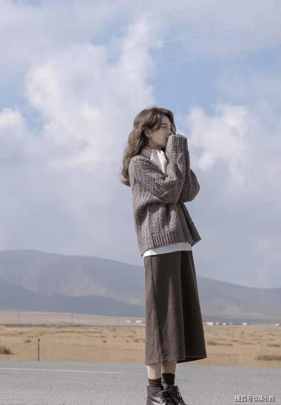 颜色 建议30+女性多穿“毛呢半身裙”，掌握3个搭配要点，时尚又显气质