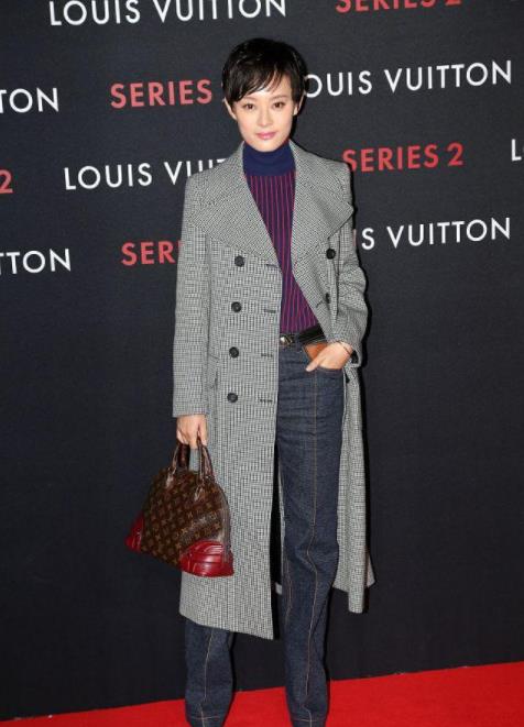 关键 孙俪的气质真是不虚，出席活动就穿个牛仔裤，关键还能hold住全场