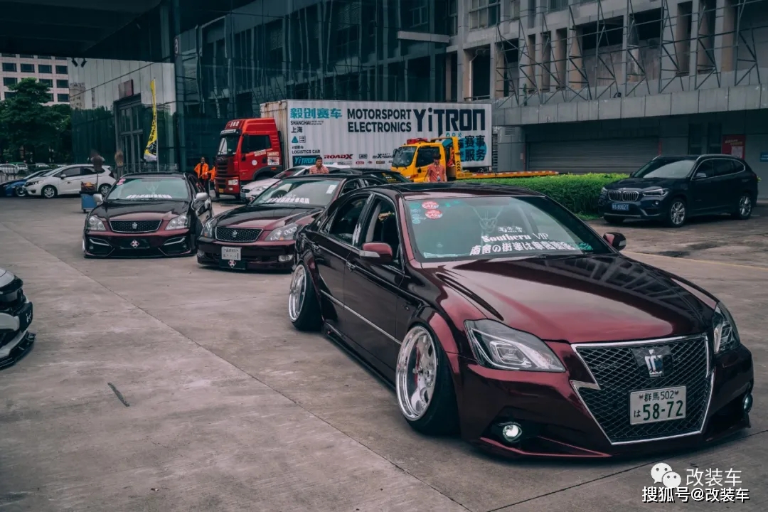 清一色的VIP皇冠军团，气场丝毫不输百万豪车_搜狐汽车_搜狐网