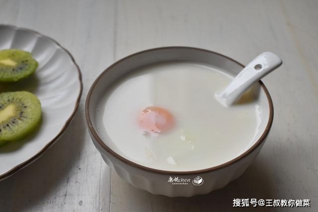 蛋黄酥|一个人的早餐走红朋友圈，葱油面牛奶窝蛋样样好吃，精致又温暖