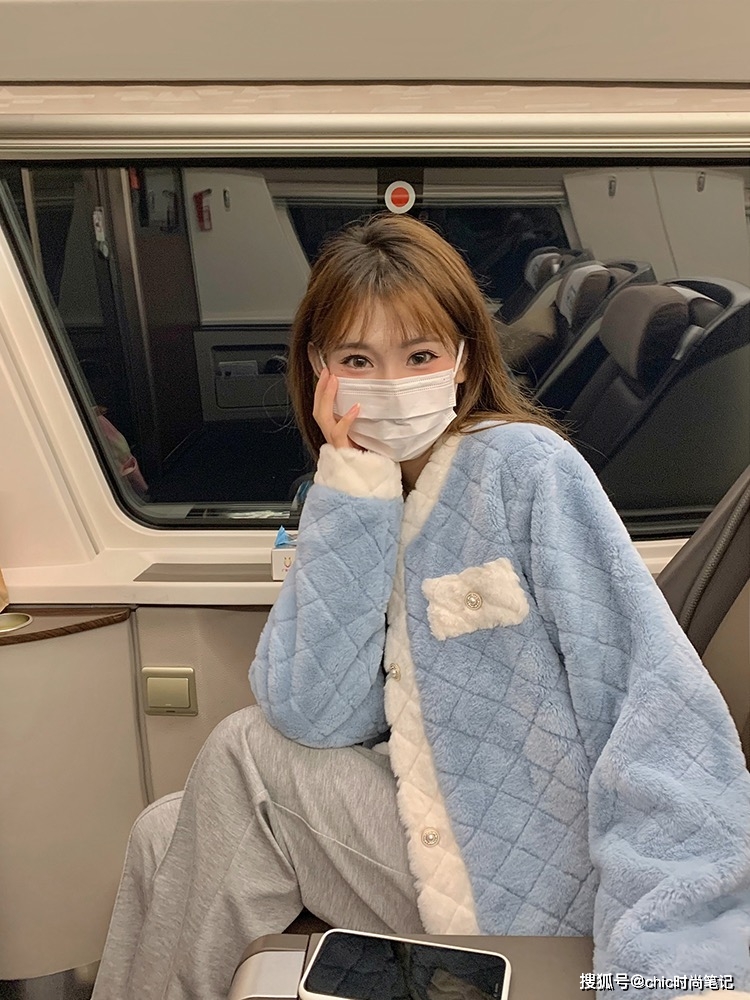 整体 无端刮起的一抹软糯baby蓝,竟能为冰冷的秋冬增加一层氛围滤镜!