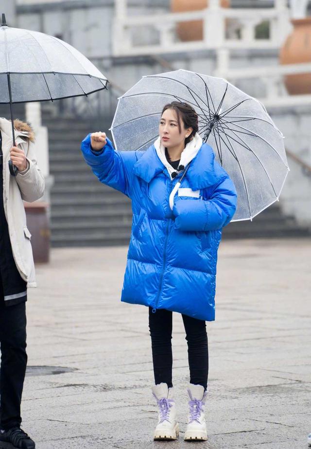 女孩子 马苏认真打扮起来不得了，一袭浅粉色礼服温柔高贵，少女感十足