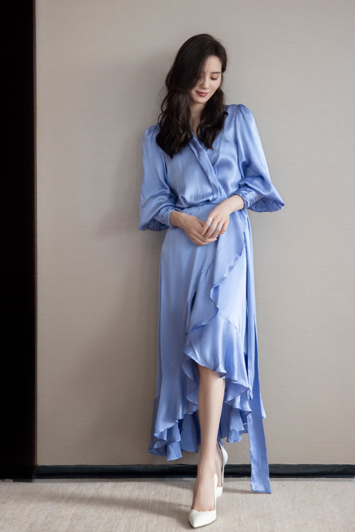 档次 刘诗诗气质真不错，小白裙造型看着“档次高”，吴奇隆眼光果然好