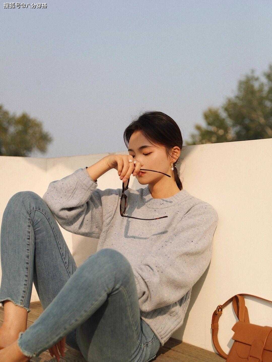 整体 紧身牛仔裤可不是什么非主流单品，冬天穿它出门，遮肉显瘦又显高