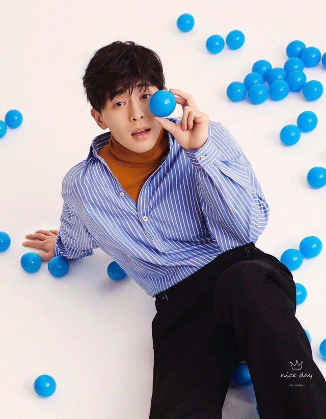 毛衣 今年想要时髦有范,穿出精致的脸庞,不妨选择烟管领毛衣