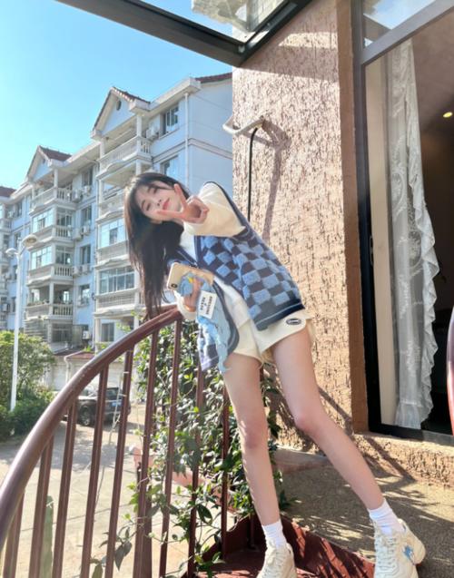 鞠婧祎 女明星和素人就是有壁！空姐晒与鞠婧祎合照，小鞠又瘦又美超抢镜