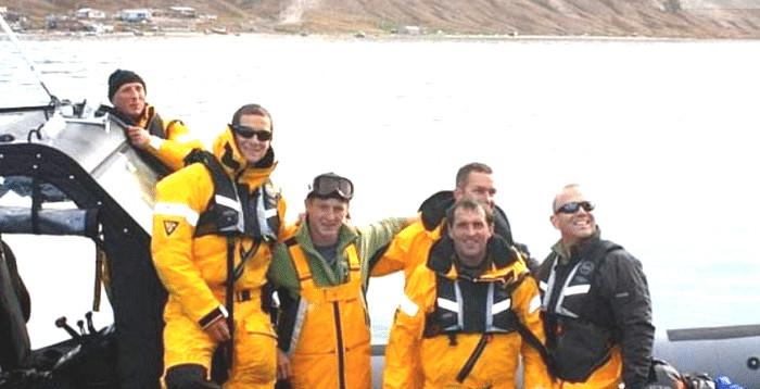 男子汉|原来我们被贝爷骗了这么多年,荒野求生是这么拍的,网友:伤心了