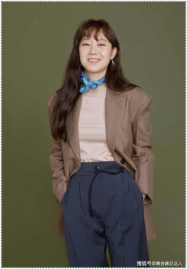 设计 40岁的女人穿衣别老一套！学会这3个穿搭技巧，你会美出新高度