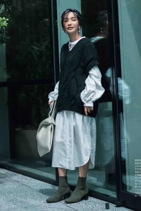 层次 毛衣今冬流行这么穿，巨美！