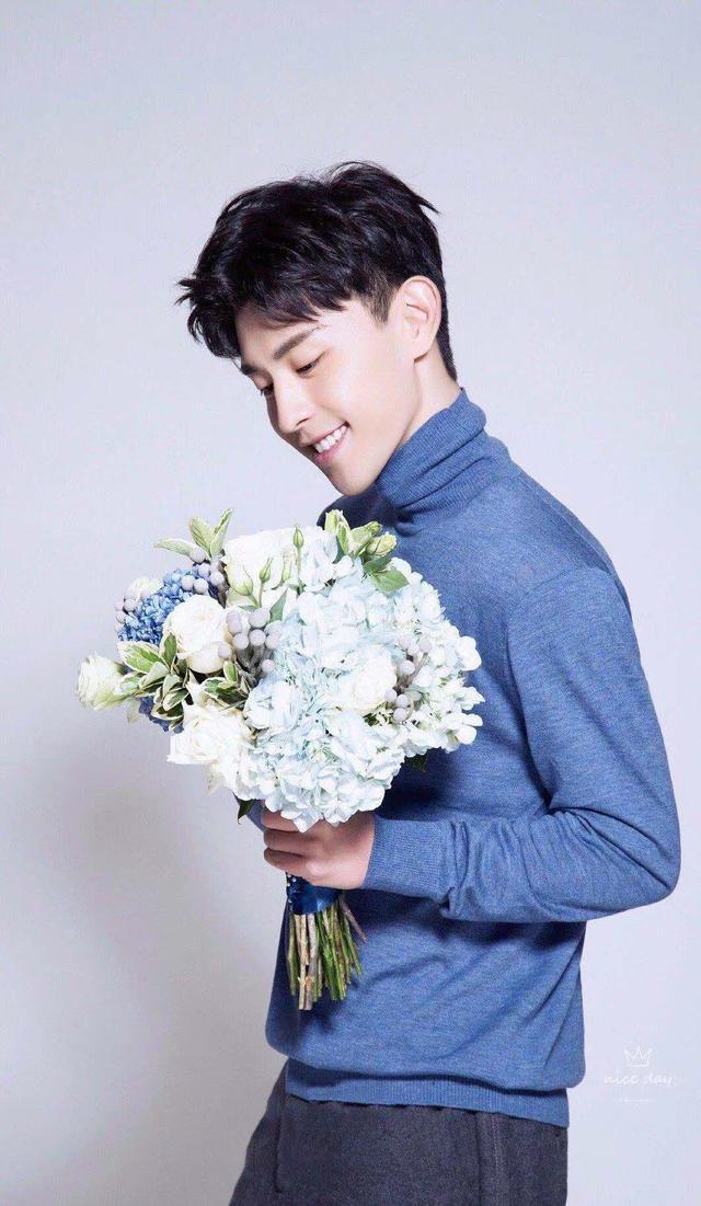 毛衣 今年想要时髦有范,穿出精致的脸庞,不妨选择烟管领毛衣