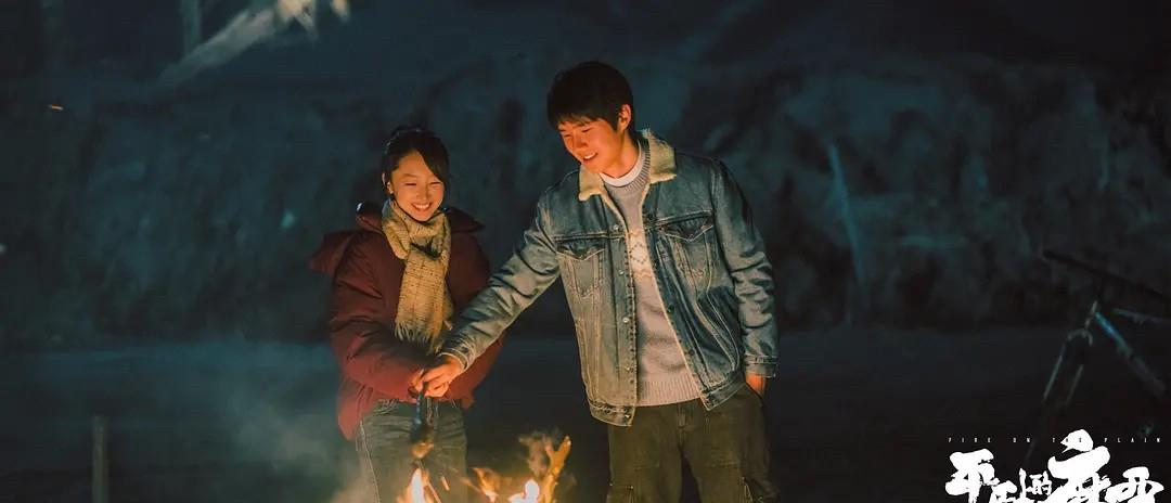 马尾|周冬雨搭档刘昊然首次合作电影，扎单马尾像学生妹，满满的故事感