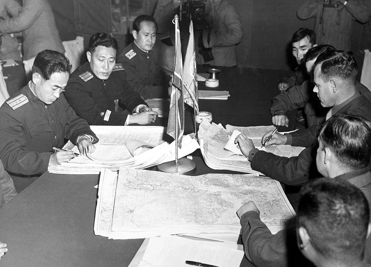 1951年,抗美援朝战争的五次大战役结束后,原本兵锋已经逼近鸭绿江边的