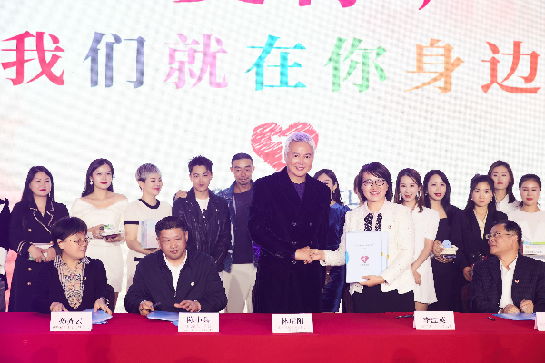 张庭林瑞阳捐款487万 帮扶贫困儿童