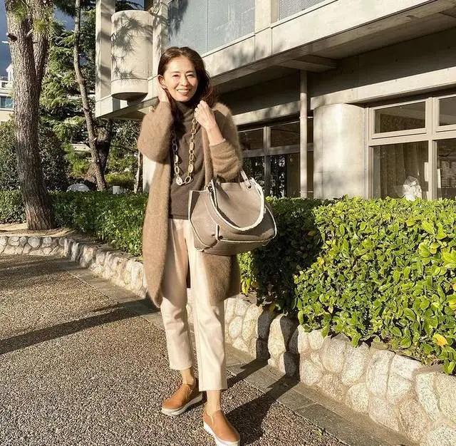主妇 中年女性穿搭指南，少穿打底裤！看看日本主妇的搭配，时髦又气质