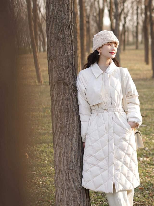方法 羽绒服别穿紧身裤了，今年流行这三种搭配方法，不仅时髦还保暖