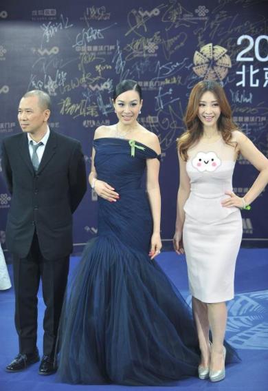 身材 钟丽缇与柳岩罕见合照,穿衣时尚性感,身材级别堪称娱乐圈天花板