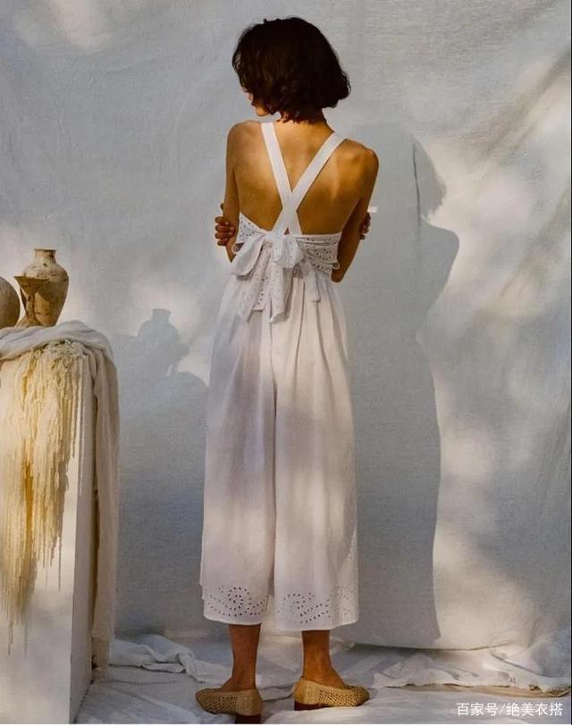 衣结 没腰、有肚子的中年女人不要“塞衣角”，学这样穿，遮肉显瘦还时髦