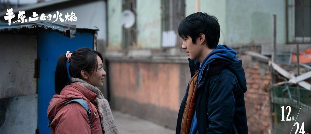 马尾|周冬雨搭档刘昊然首次合作电影，扎单马尾像学生妹，满满的故事感