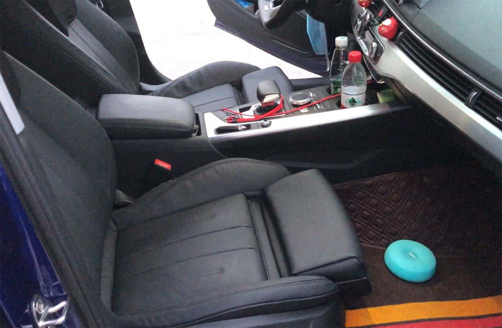 武汉奥迪a4加装原厂运动腿托——让你的驾驶坐姿更舒适!