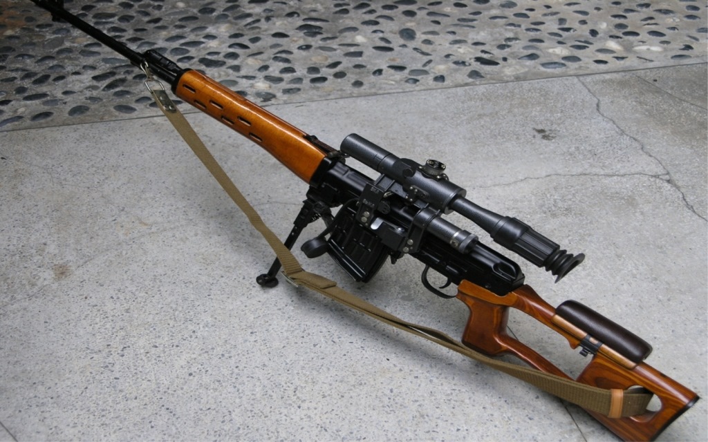 它是ak47突击步枪的放大版本:svd狙击步枪