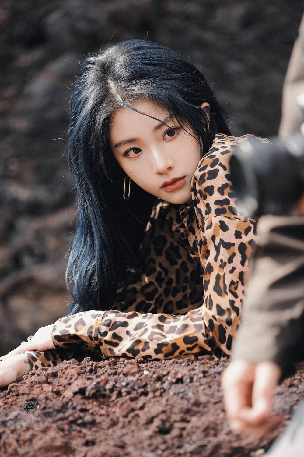 身材绝赞眼神有戏喻言化身性感豹子美图来袭