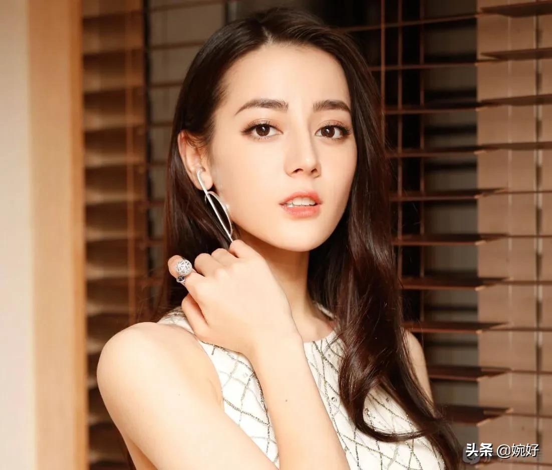迪丽热巴 迪丽热巴美若天仙，造型别致每帧影像都赏心悦目