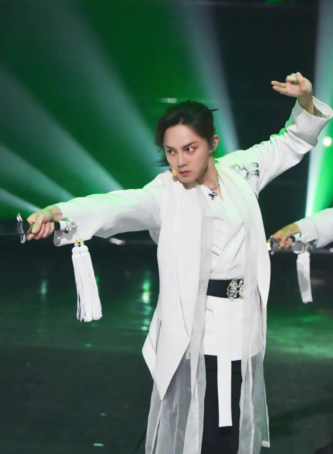 张晋|披荆斩棘中的拼命三郎，“袁华”收获新曝光，寻求转型的哥哥尹正