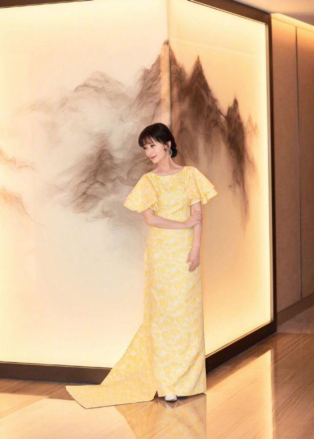 魅力 时尚不分年龄!66岁赵雅芝的四步曲学起来,这么穿美得像少女