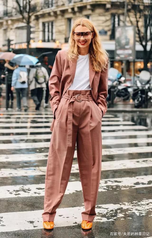 气质 腿粗又屁股大的女人，春夏多穿这种裤子，藏肉显瘦又气质