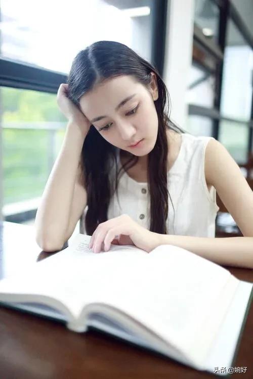 迪丽热巴 迪丽热巴美若天仙，造型别致每帧影像都赏心悦目