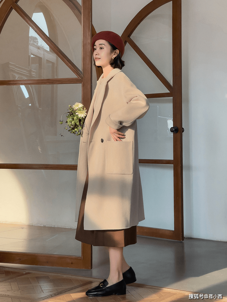身材 今年还是穿“长款大衣”最高级,搭配毛衣、半身裙、裤子时髦洋气
