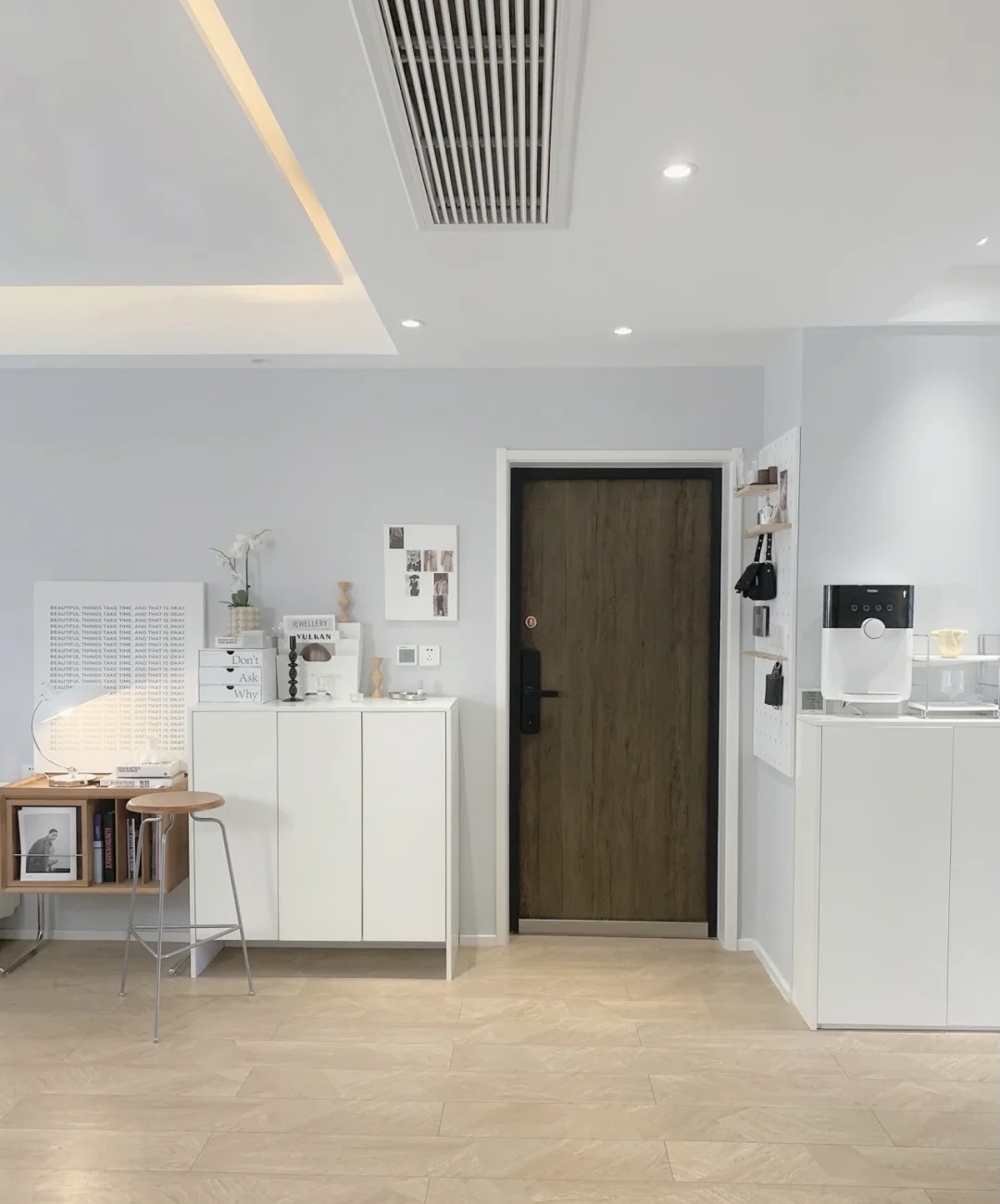 入户鞋柜设计带洞洞板 0d9ae290cf934d6eab97f26835b1af4a.jpeg