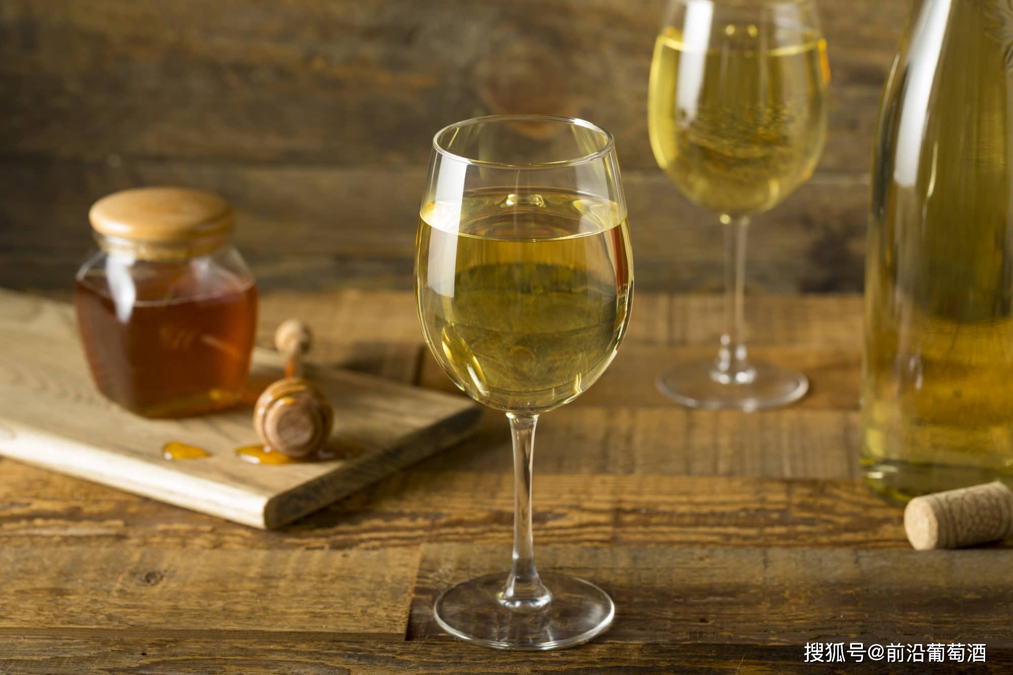 稻草|酒精强化甜酒的收藏,强化酒的变化与细微差别,强化甜酒适宜久藏