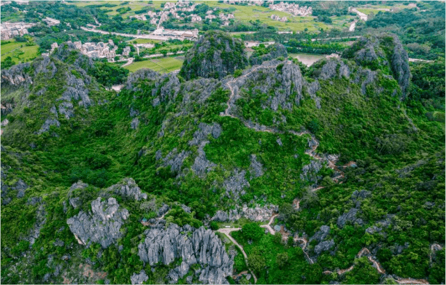 广东罕见的石林景观,奇峰如万剑直插云天,风光堪比云南石林_阳春市