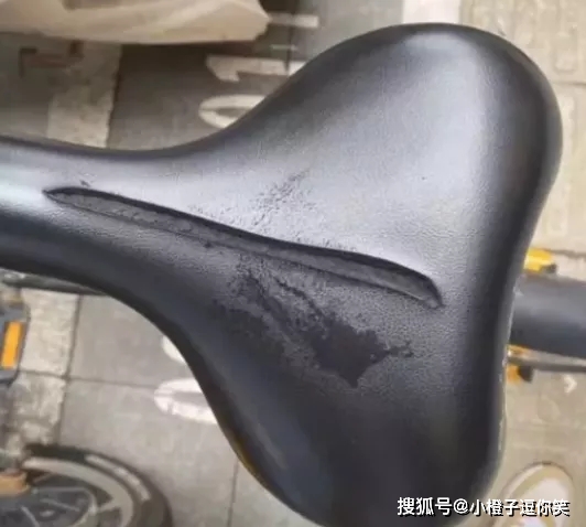 搞笑圖片：女人看到漂亮衣服，如何消滅購買的欲望 搞笑整蠱 第3张