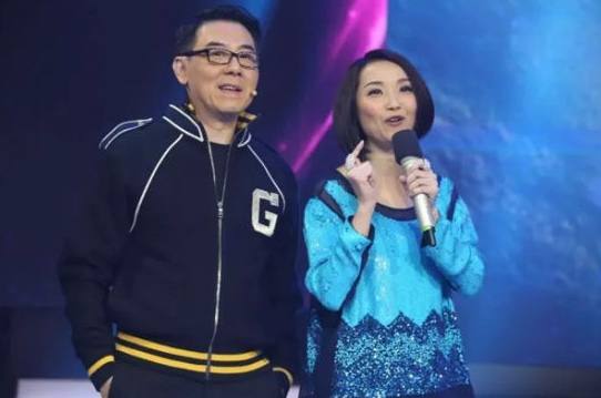 53岁许秋怡成为商演常客,丈夫童星出身,被封"三级片白马王子"_王书麒
