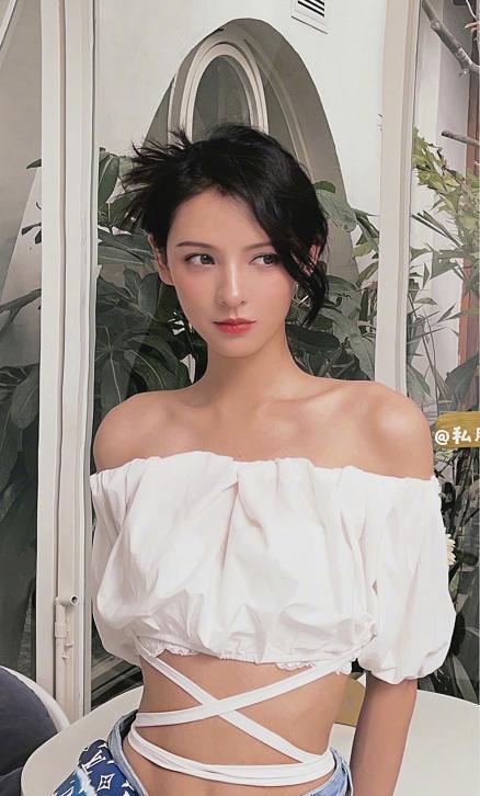 是属于 王思聪最美前女友张予曦也太瘦了！腿又细又长比P图还夸张