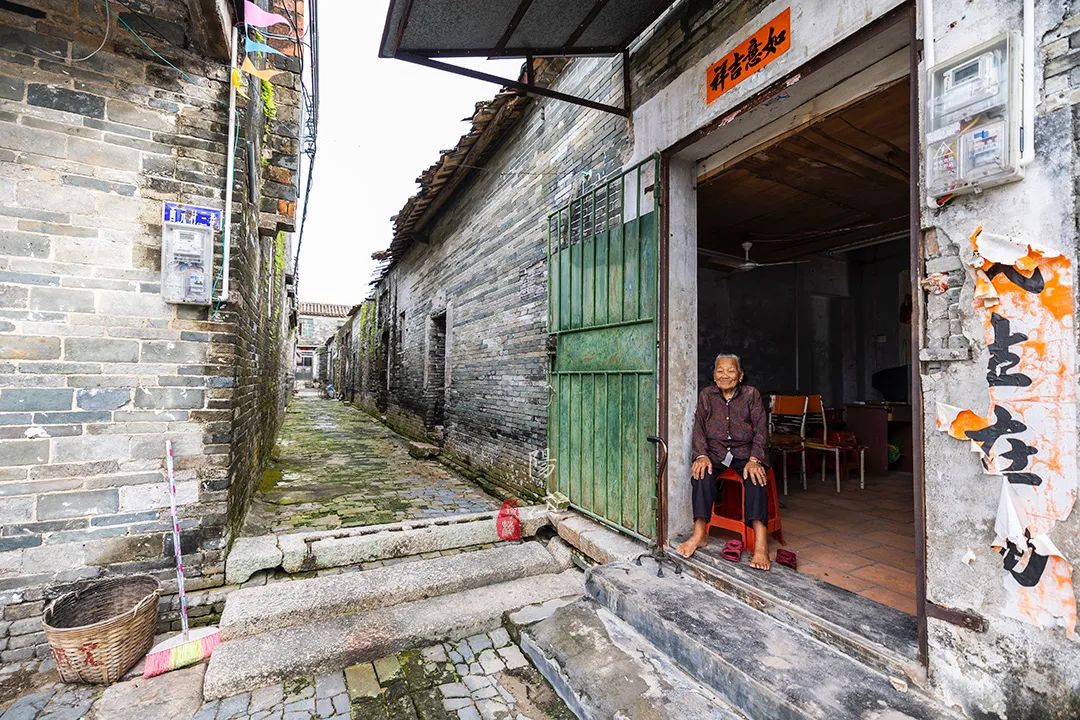 牛群|牛贩子被人瞧不起，却打赌赢了九座大屋，后来竟建成了整个村子