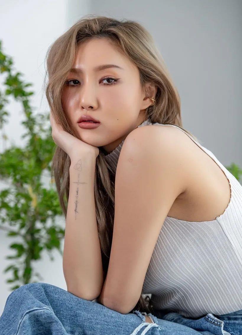 金发抄袭Lisa“太妹头”的佟丽娅一夜刷爆几亿播放量？内娱女爱豆都看跪了！