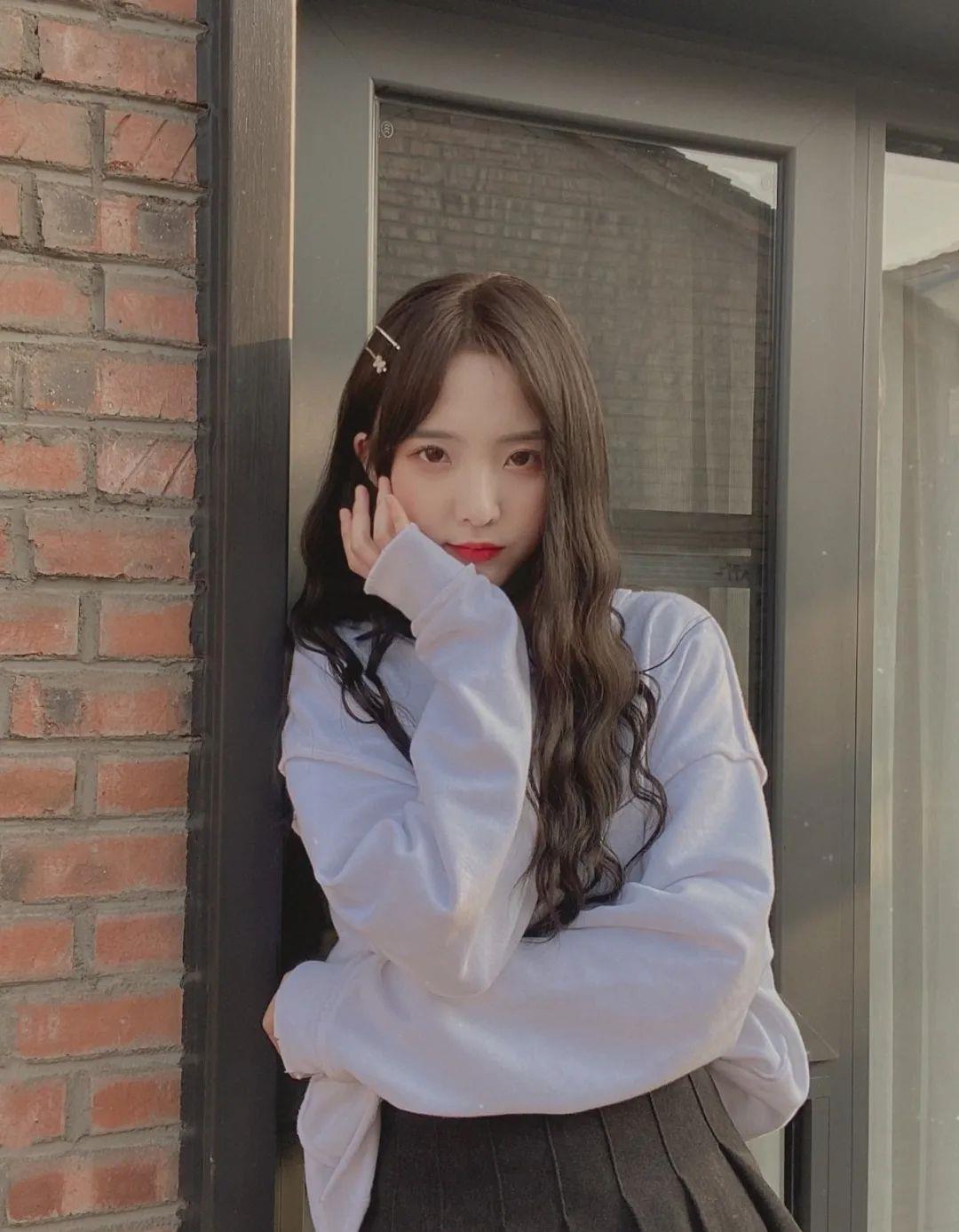 金发抄袭Lisa“太妹头”的佟丽娅一夜刷爆几亿播放量？内娱女爱豆都看跪了！