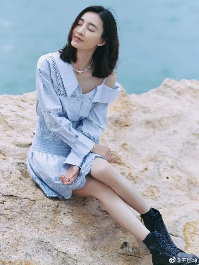 当红 女星王丽坤晒多组惊艳美图!雪肤玉貌太性感妩媚