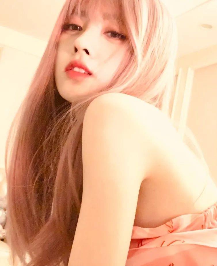 金发抄袭Lisa“太妹头”的佟丽娅一夜刷爆几亿播放量？内娱女爱豆都看跪了！