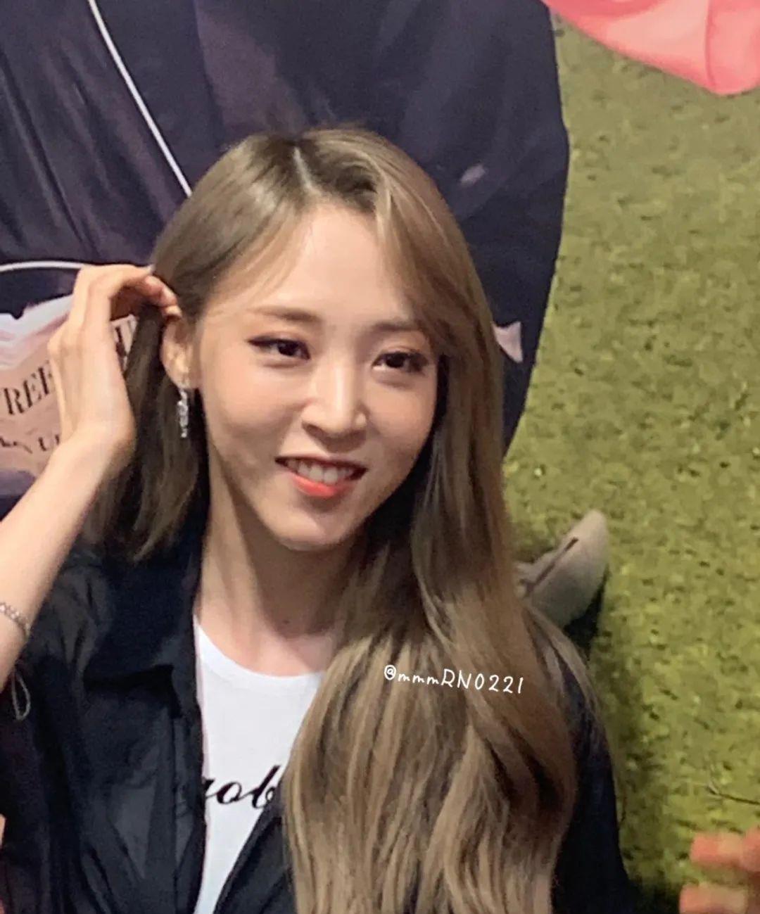 金发抄袭Lisa“太妹头”的佟丽娅一夜刷爆几亿播放量？内娱女爱豆都看跪了！