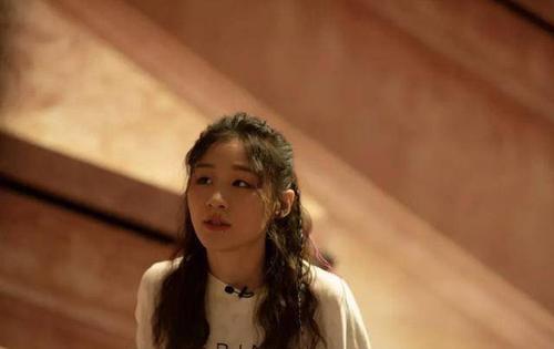 喜剧|金靖参加《一年一度喜剧大赛》被淘汰，黄渤：聪明一点就不该来