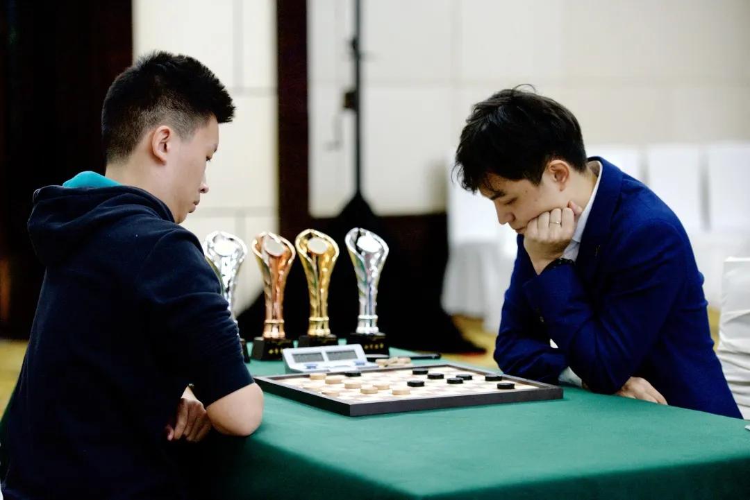 国际跳棋世界冠军图片
