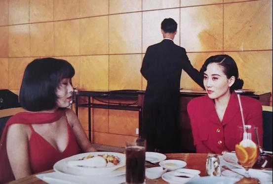 服装 92年的利智可真美,穿搭淑女还温柔,怪不得能迷住李连杰