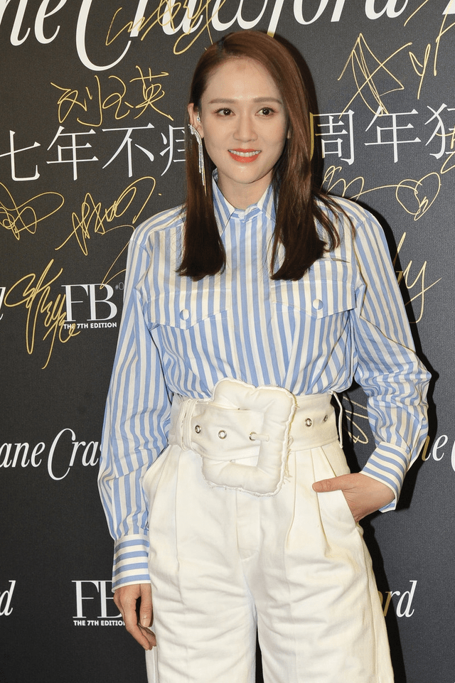 陈乔恩 陈乔恩165身材太惊艳,穿条纹衬衫配高腰阔腿裤,气场不输超模