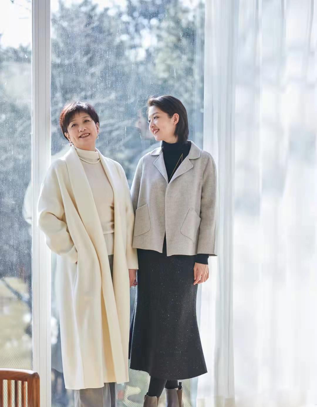 建议 女人60岁后穿“呢大衣”，为什么建议配裤子不搭裙子 ？关键在这