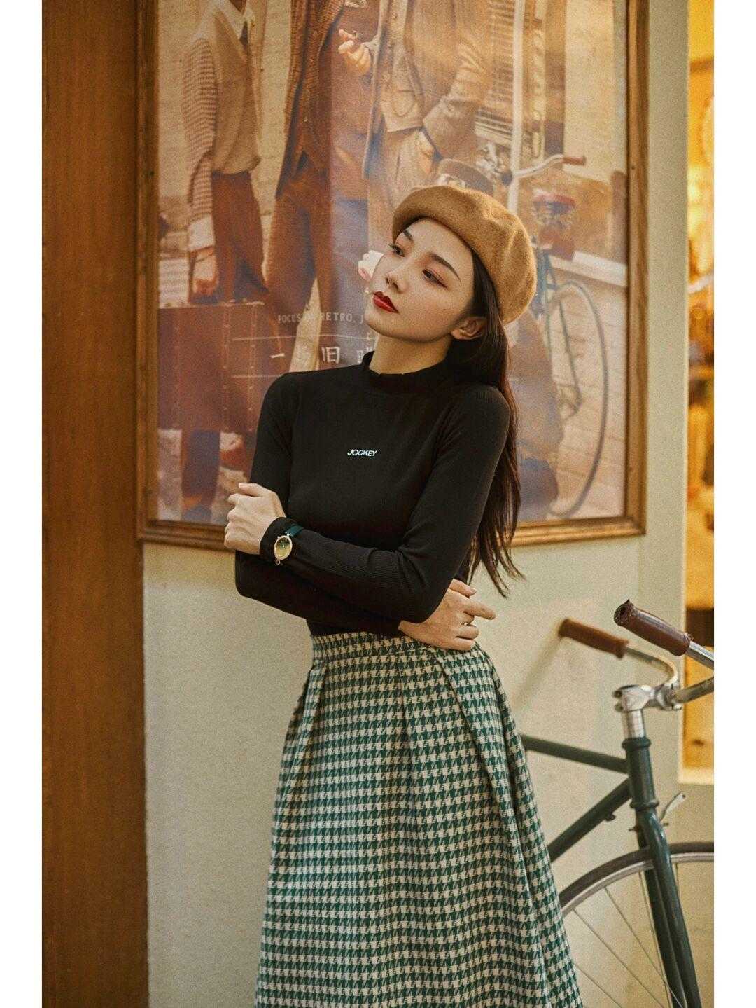 黑色 秋冬一定要试试“紧身打底+高腰半身裙”,温柔优雅,时髦百搭